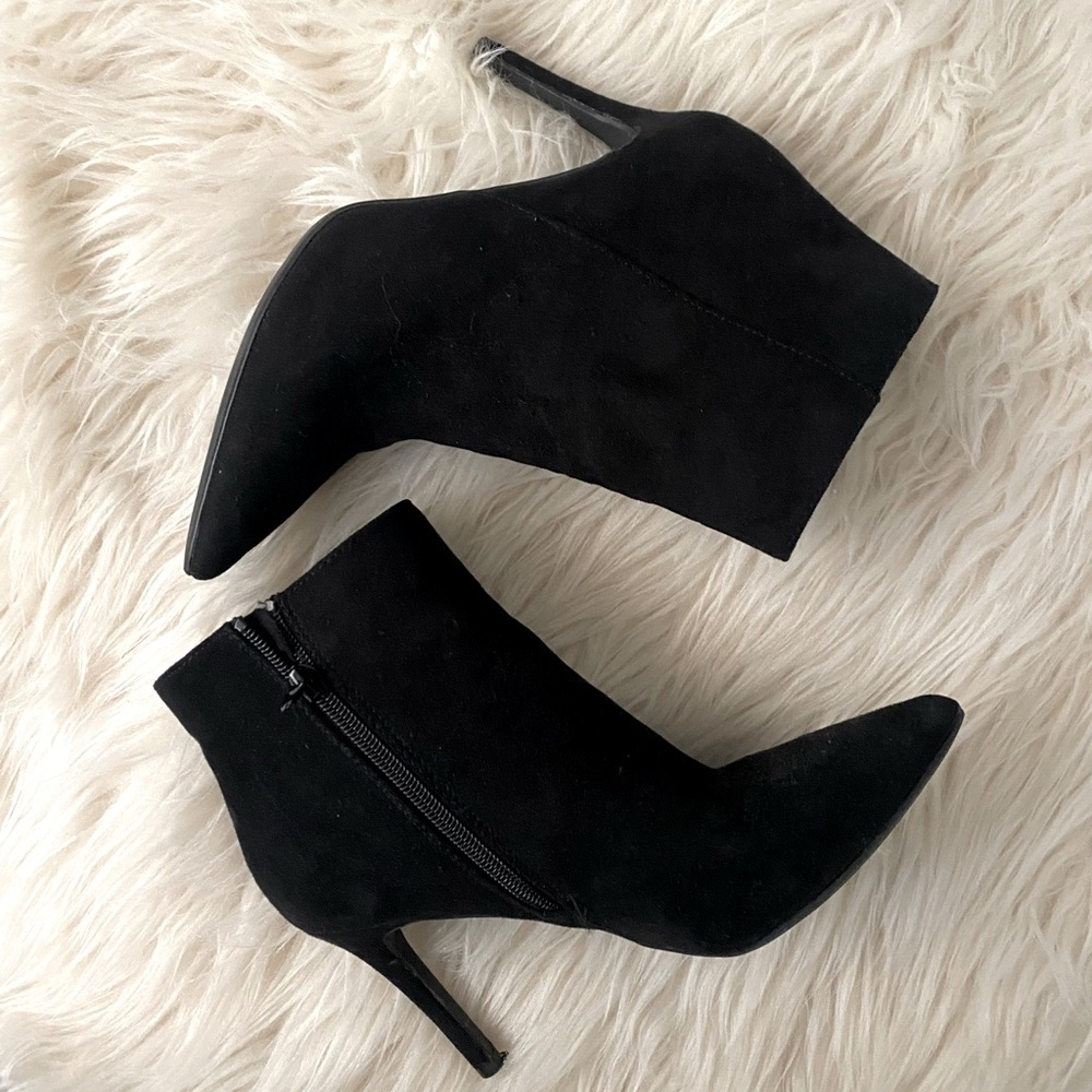Ankle pointed boots